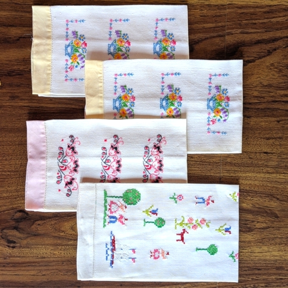 Vintage 1940s Hand Embroidered Finger Tip Towels Tea Cloth Linen Lot of 4